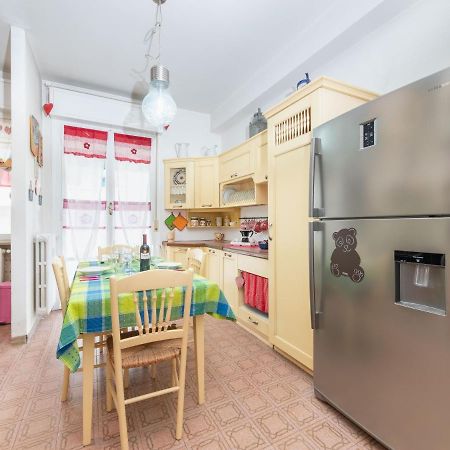 Flaminia Bright & Roomy Apartment 페자로 외부 사진