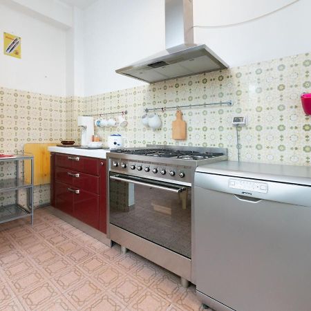Flaminia Bright & Roomy Apartment 페자로 외부 사진
