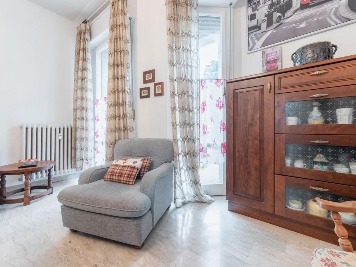 Flaminia Bright & Roomy Apartment 페자로 외부 사진