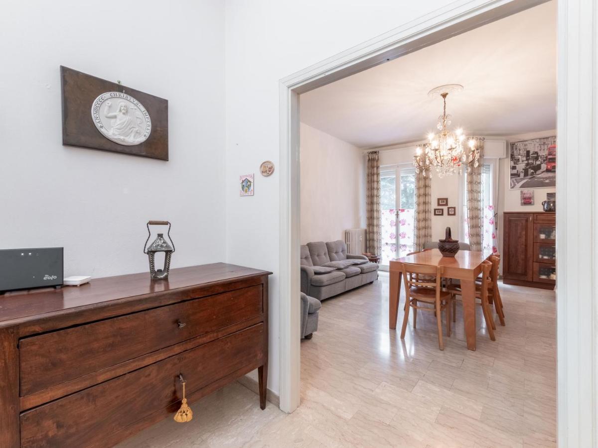 Flaminia Bright & Roomy Apartment 페자로 외부 사진