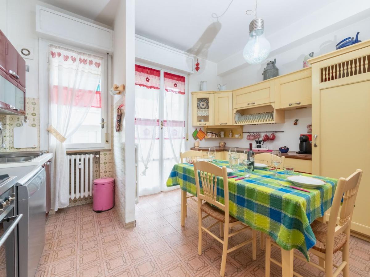 Flaminia Bright & Roomy Apartment 페자로 외부 사진